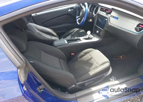 2014 Ford Mustang V6 z USA, uszkodzony, nr VIN 1ZVBP8AM4E5312902